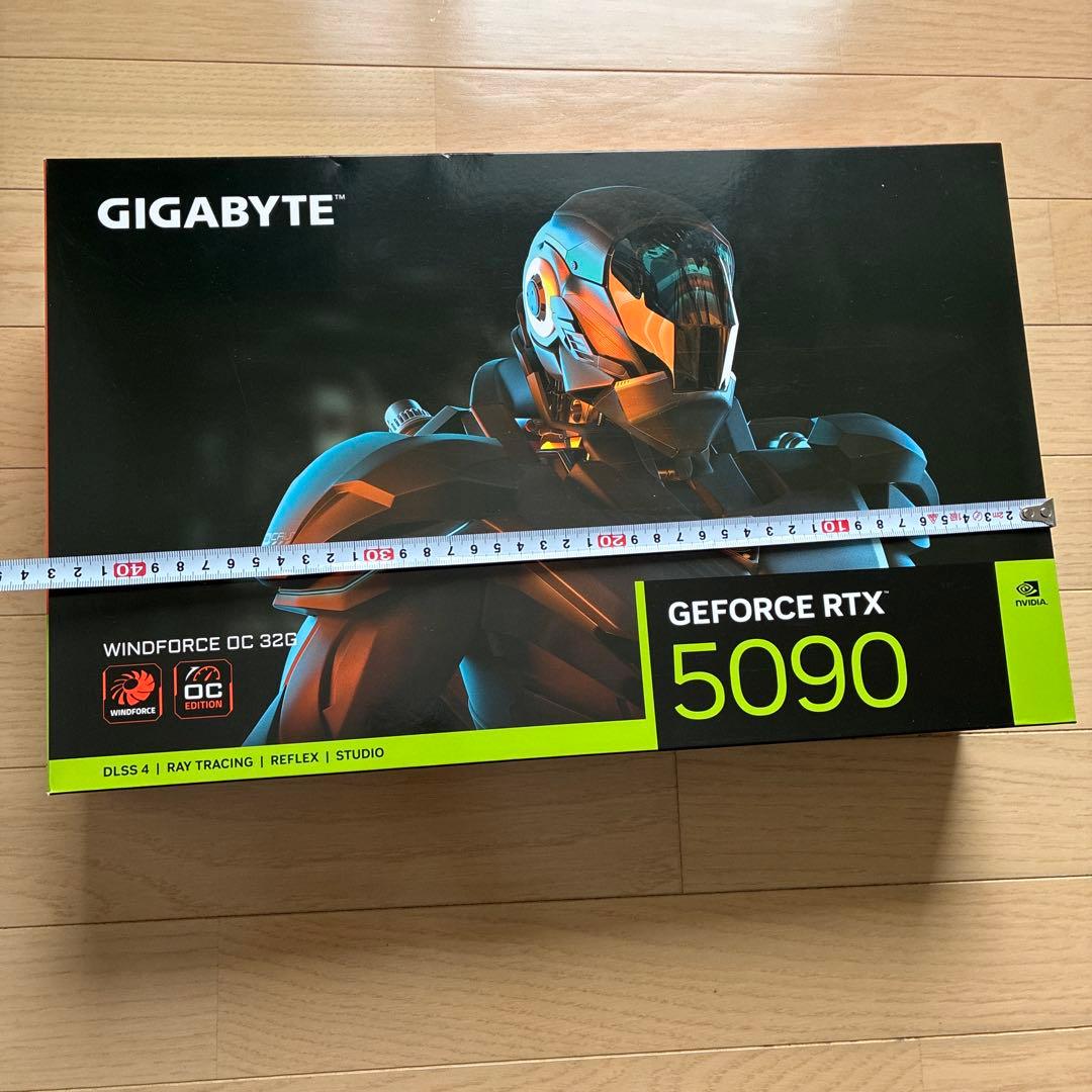 gigabyte グラボ 5090 ヒートシンク　3連ファン　バックプレート
