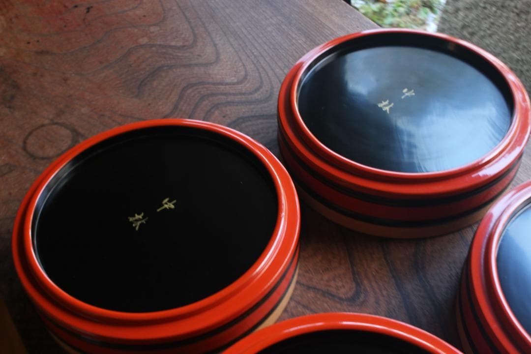 風情ある独楽塗の美しい五段丸重（検輪島塗お重重箱茶道具