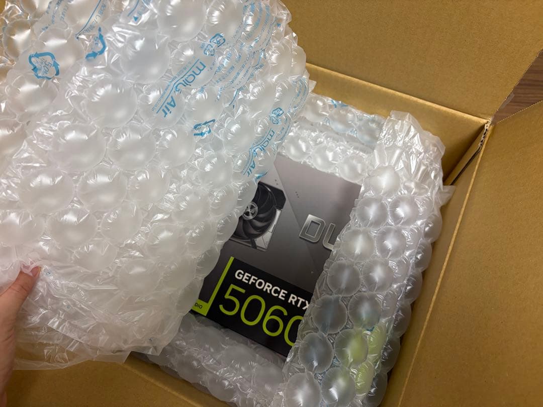 グラフィックボード・グラボ・ビデオカード ASUS Dual GeForce RTX 5060 8GB GDDR7 OC