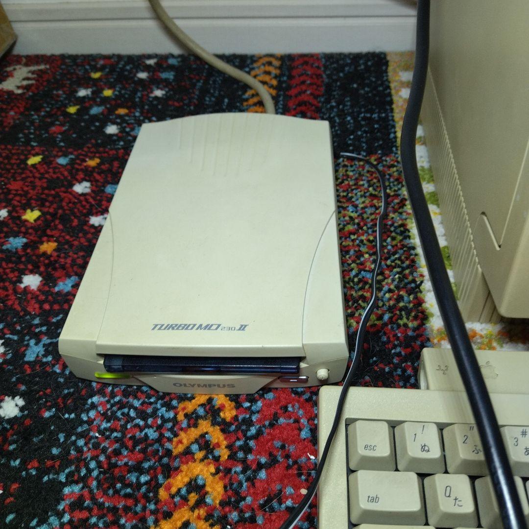 動作品　Macintosh SE　FDHD 4MB＋MOドライブ　キーボード