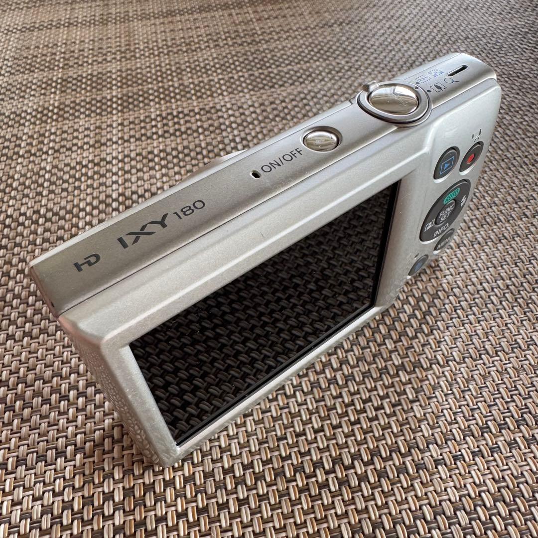 【Canon IXY180】 シルバー 【デジカメ】