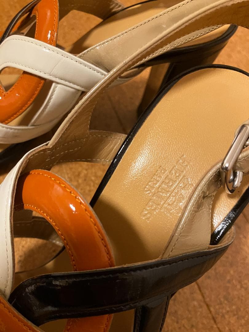 エルメス　クロスストラップサンダル