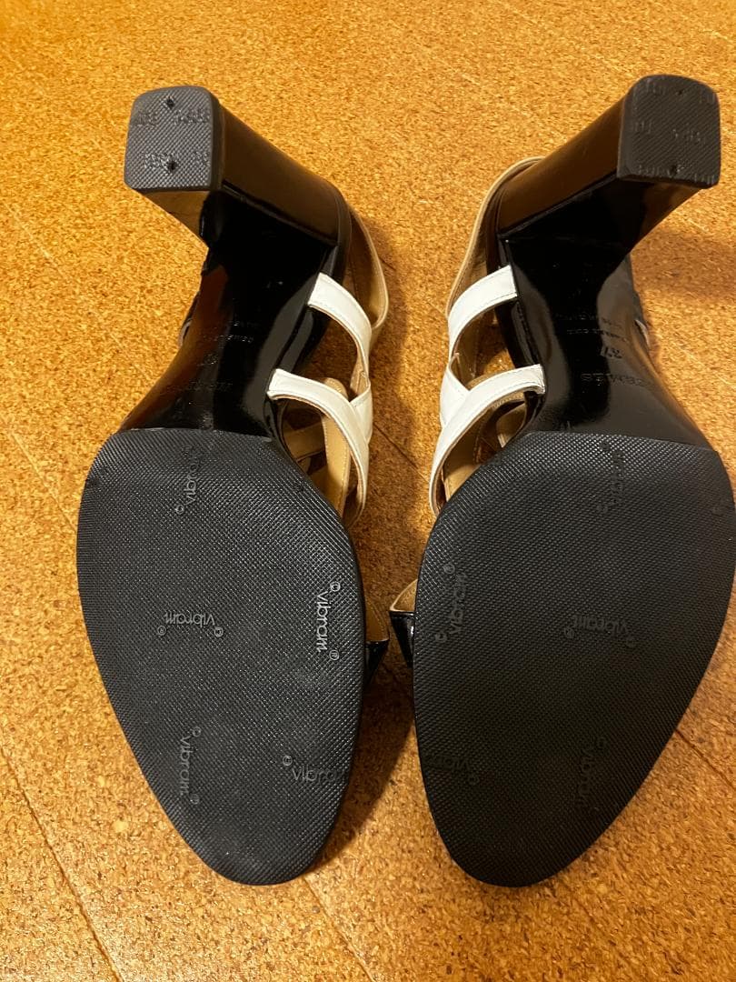 エルメス　クロスストラップサンダル