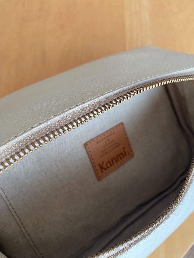 カンミ　Kanmi ボディバック　バニラ