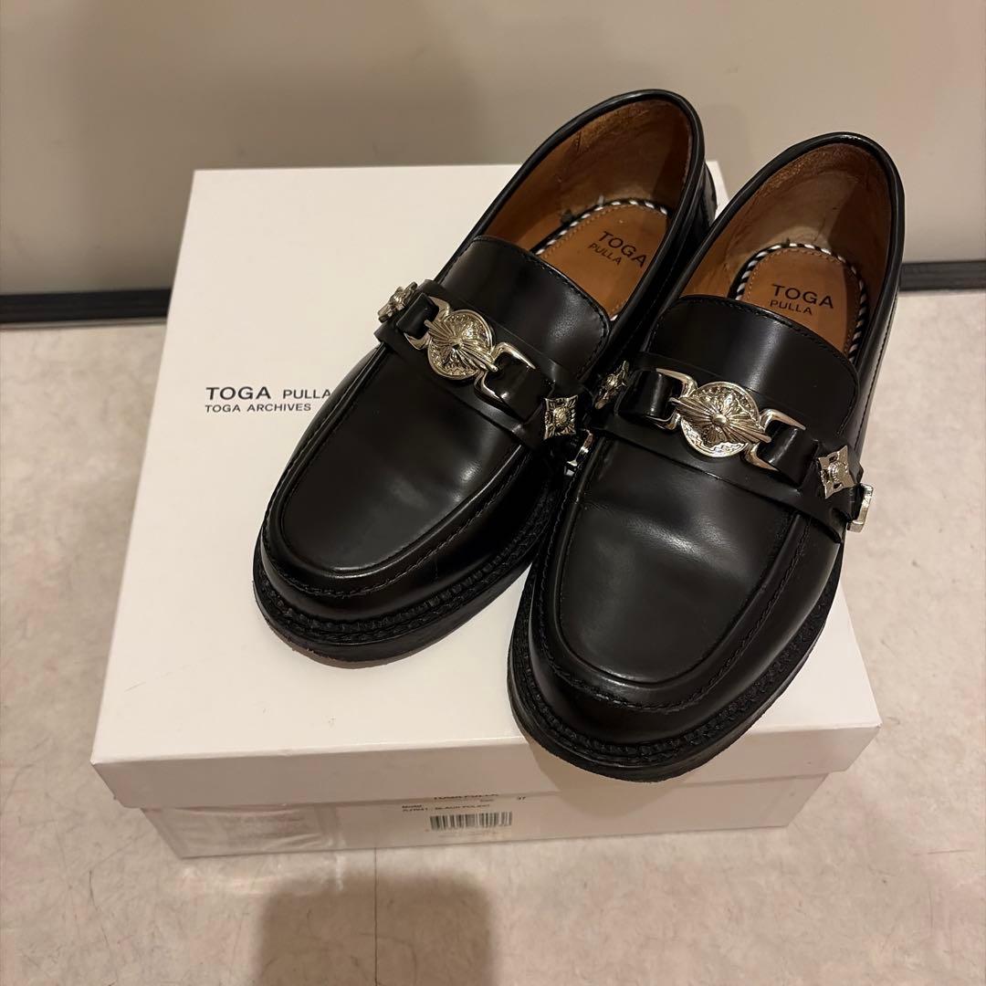 TOGA PULLA ブラックレザー ローファー
