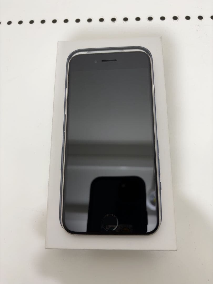 早い者勝ち　[SIMフリー]Apple iPhone se3 64GB