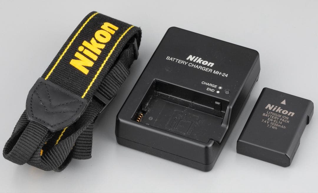 ニコン Nikon D3200+AF-S18-55/3.5-5.6G VR中古品