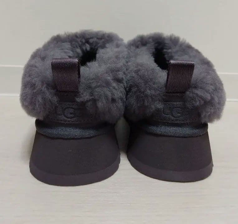UGG タゼル グレー24 箱とタグなし 室内にて試着のみ