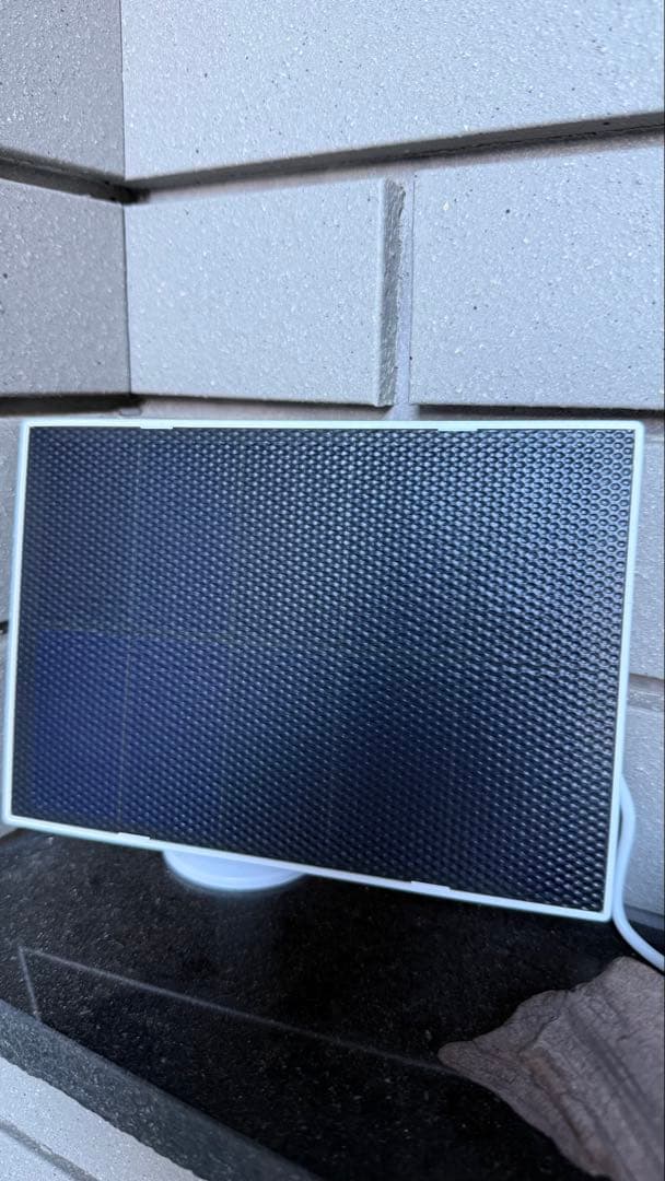 ソーラーパネル付き防犯カメラ