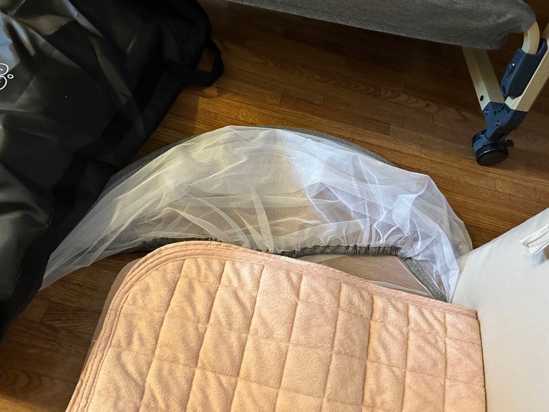 HZDMJベビーベッド添い寝折りたたみ ハイローベッドグレー　シーツ付き