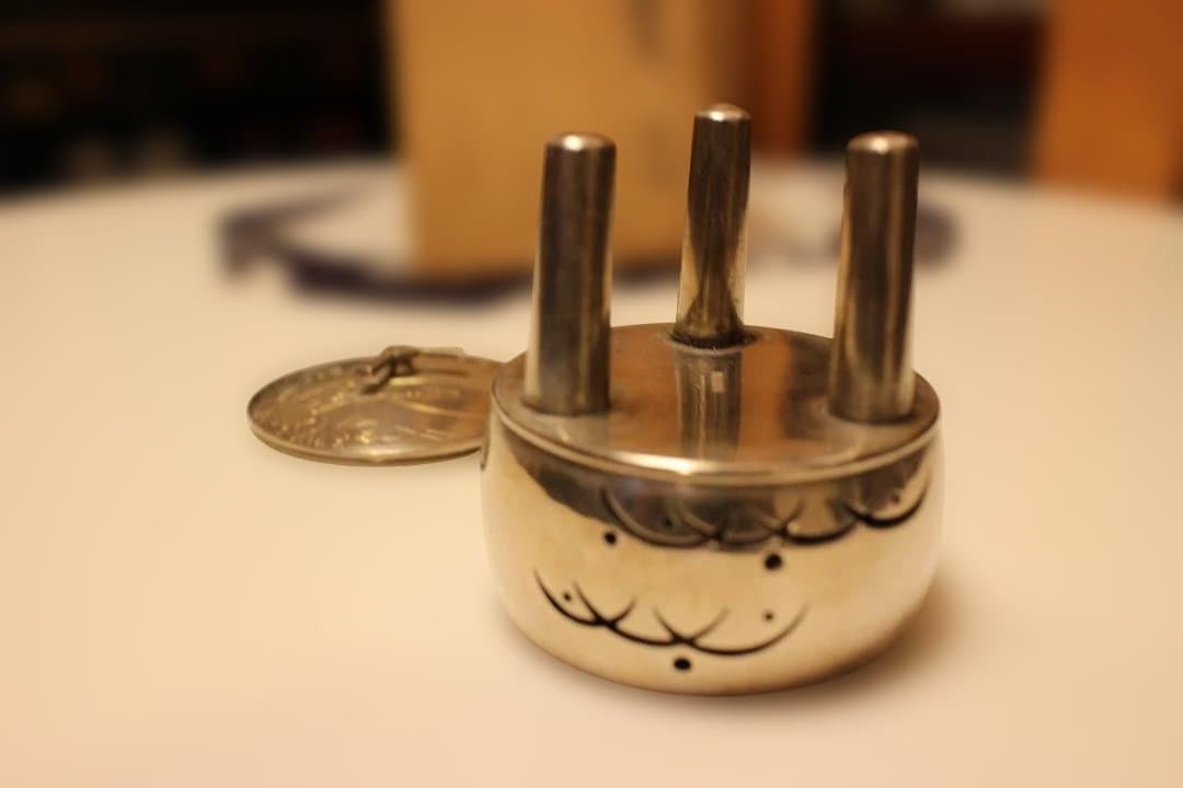 宮内省御用　服部製　純銀　丸形透かし香炉　241ｇ　　香道具銀瓶湯沸鉄瓶