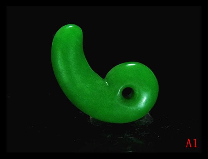 古墳期★極上ろうかん質硬玉翡翠製極希少★佐賀県唐津市宇木汲田形勾玉