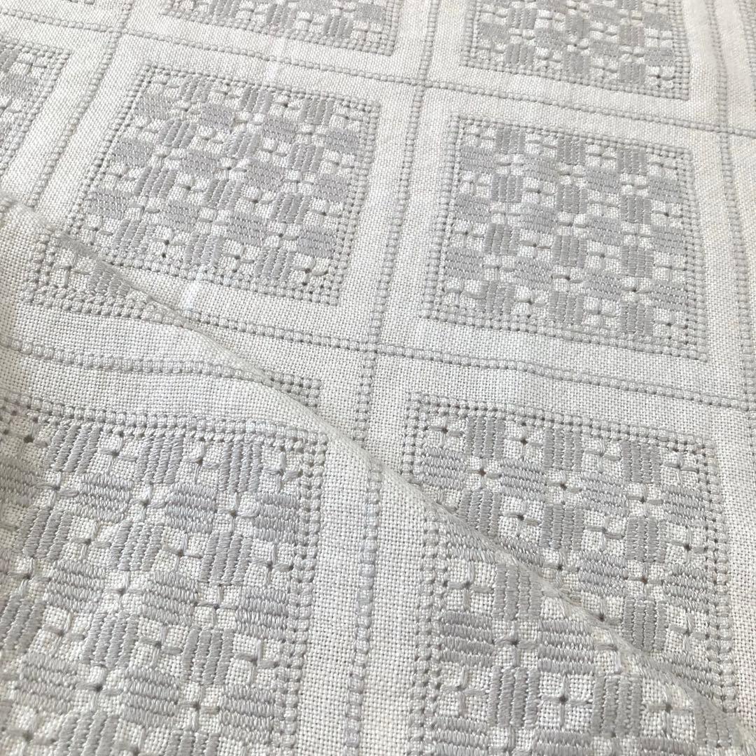 B北欧ヴィンテージ丁寧なニードルワークが施されたリネンのテーブルクロス（グレー）