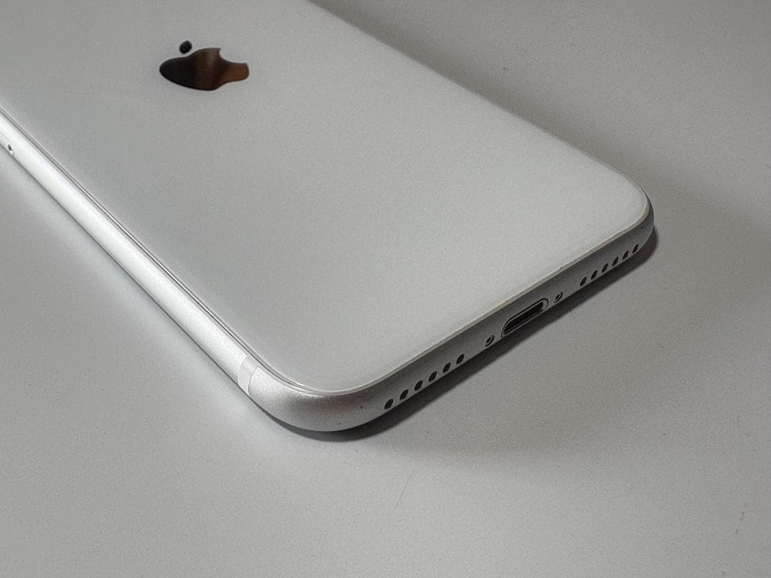 iPhone SE2 128GB 本体 SIMロックなし