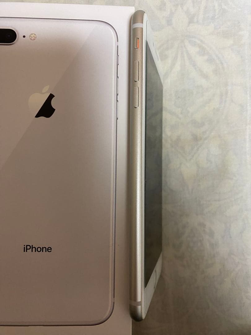 iPhone 8 plus 64GB SIMフリー ドバイ正規店モデル