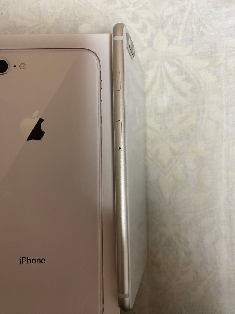 iPhone 8 plus 64GB SIMフリー ドバイ正規店モデル