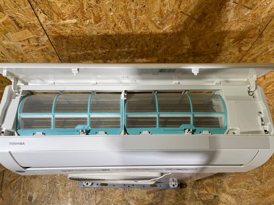 テ*ジ様 東芝 エアコン 6畳 RAS-H221M 2021年製　495018