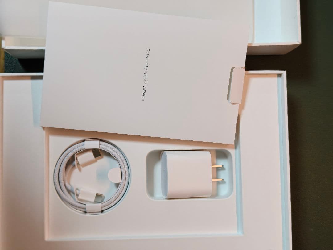 【中古美品】 iPad Air M2 128GB Wi-Fi スペースグレー