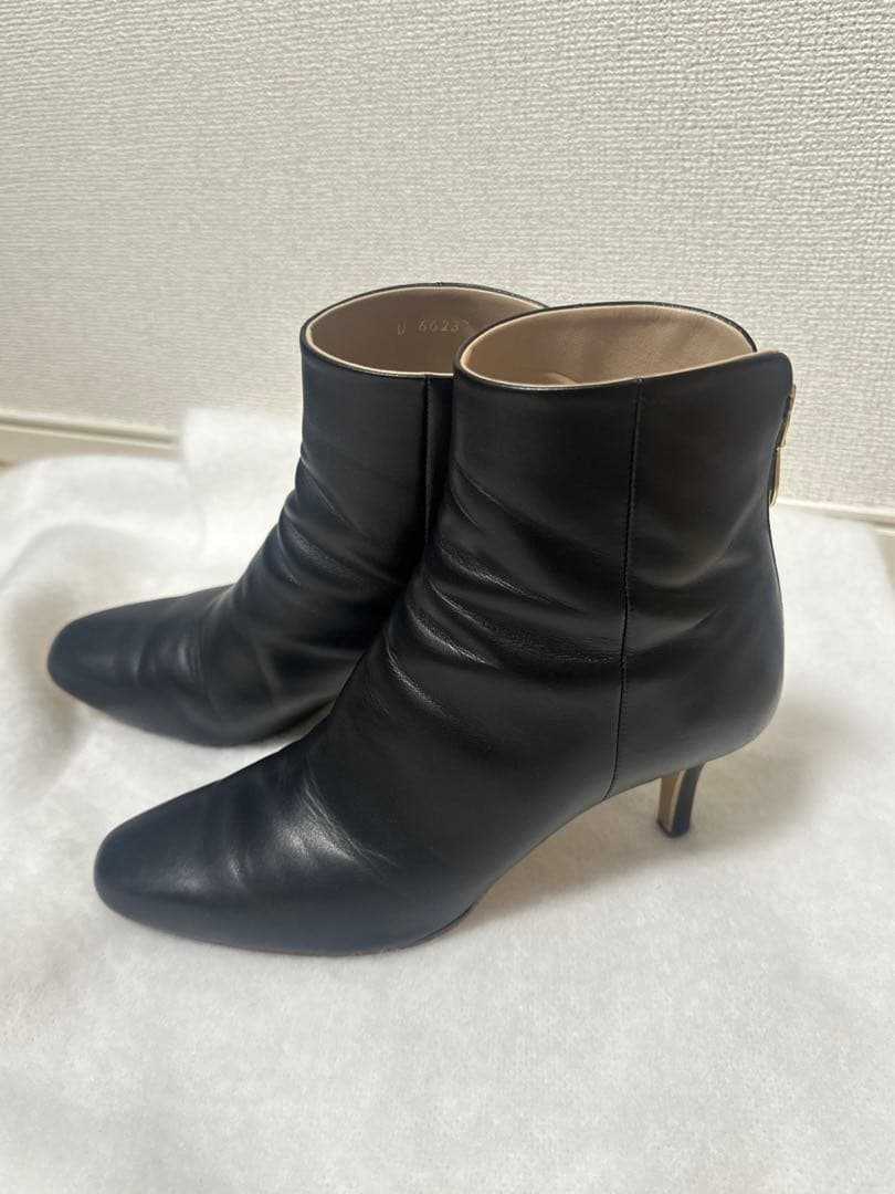 ダイアナ　DIANA ショートブーツ　ブラック　黒　レザー　革　バックファスナー