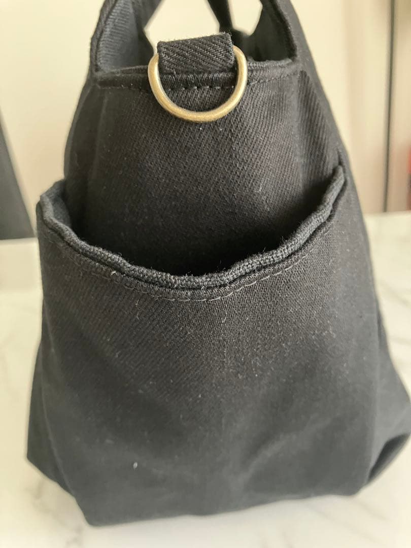 874 あつこ　大きめ黒花柄　デニムリメイクバック　ハンドメイド 2点