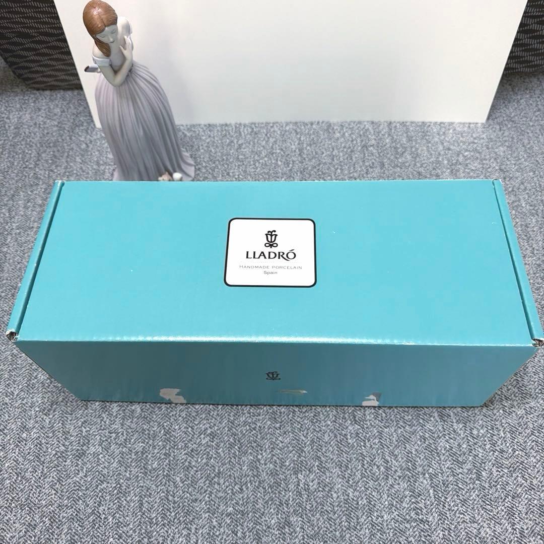 リヤドロ　箱付き　ドレス　フィギュリン