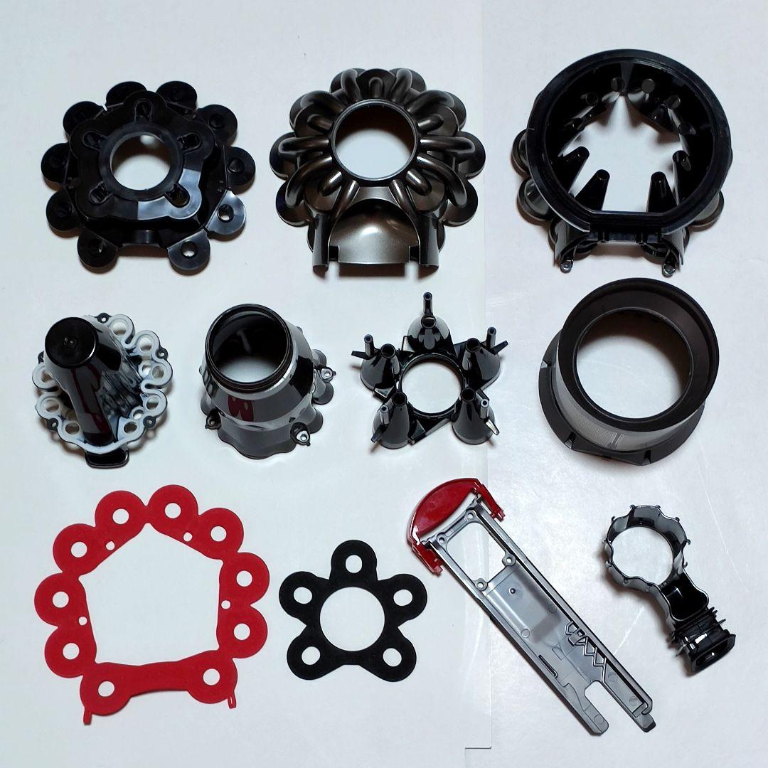 ダイソン V8SV10K 掃除機 分解清掃済み 動作品 純正バッテリー３つセット