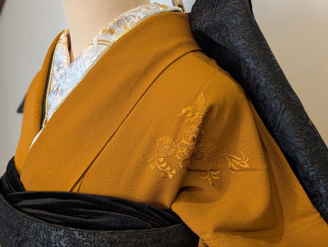 振袖フルセット 身丈160.5裄63.5 刺繍柄 山吹色 黒 成人式 逸品