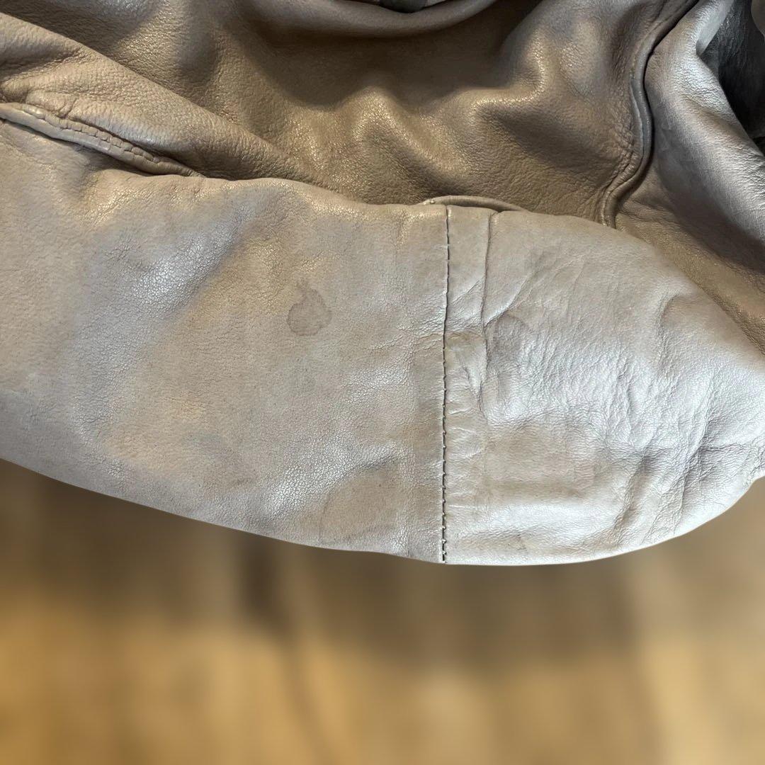 MARNI スタッズ付きグレーショルダーバッグ