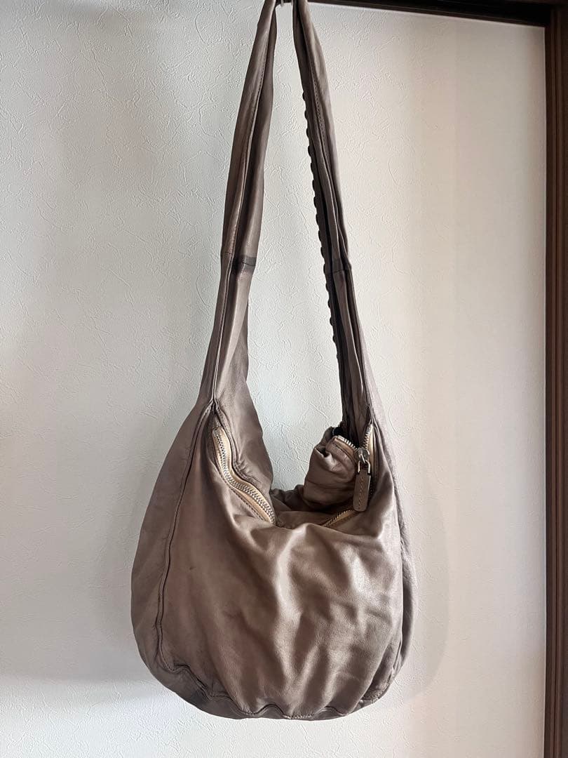 MARNI スタッズ付きグレーショルダーバッグ