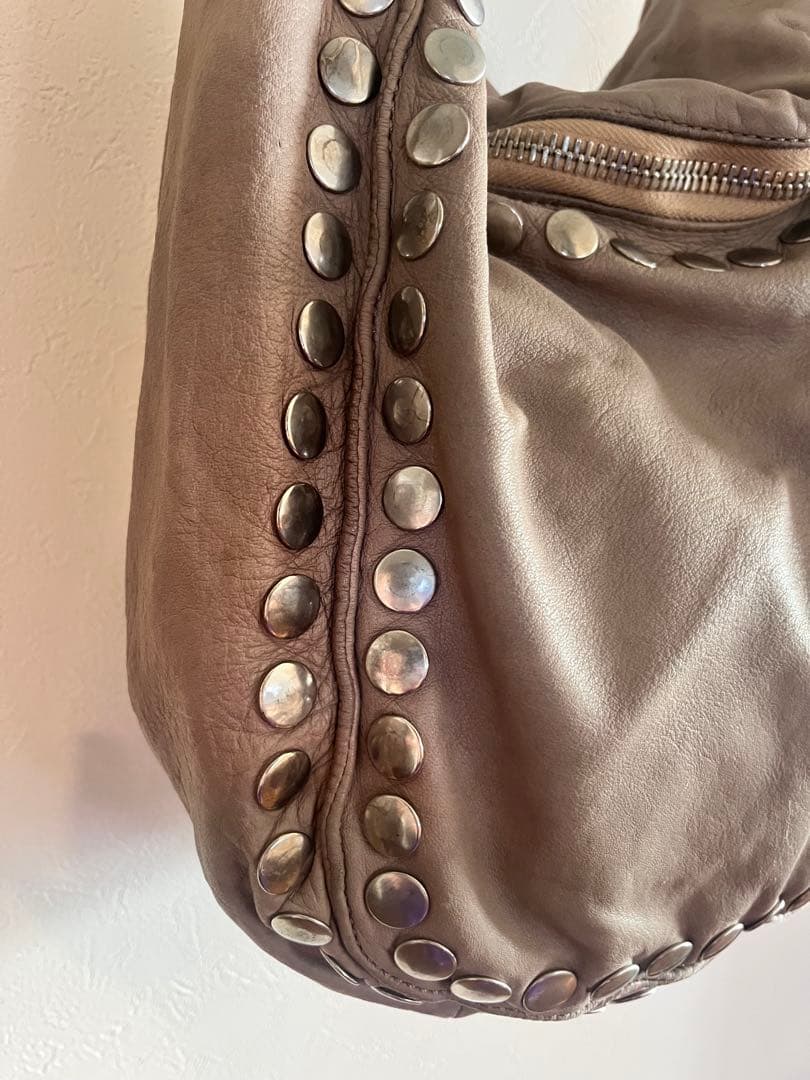 MARNI スタッズ付きグレーショルダーバッグ