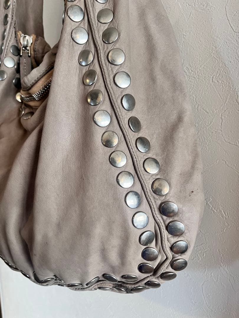 MARNI スタッズ付きグレーショルダーバッグ