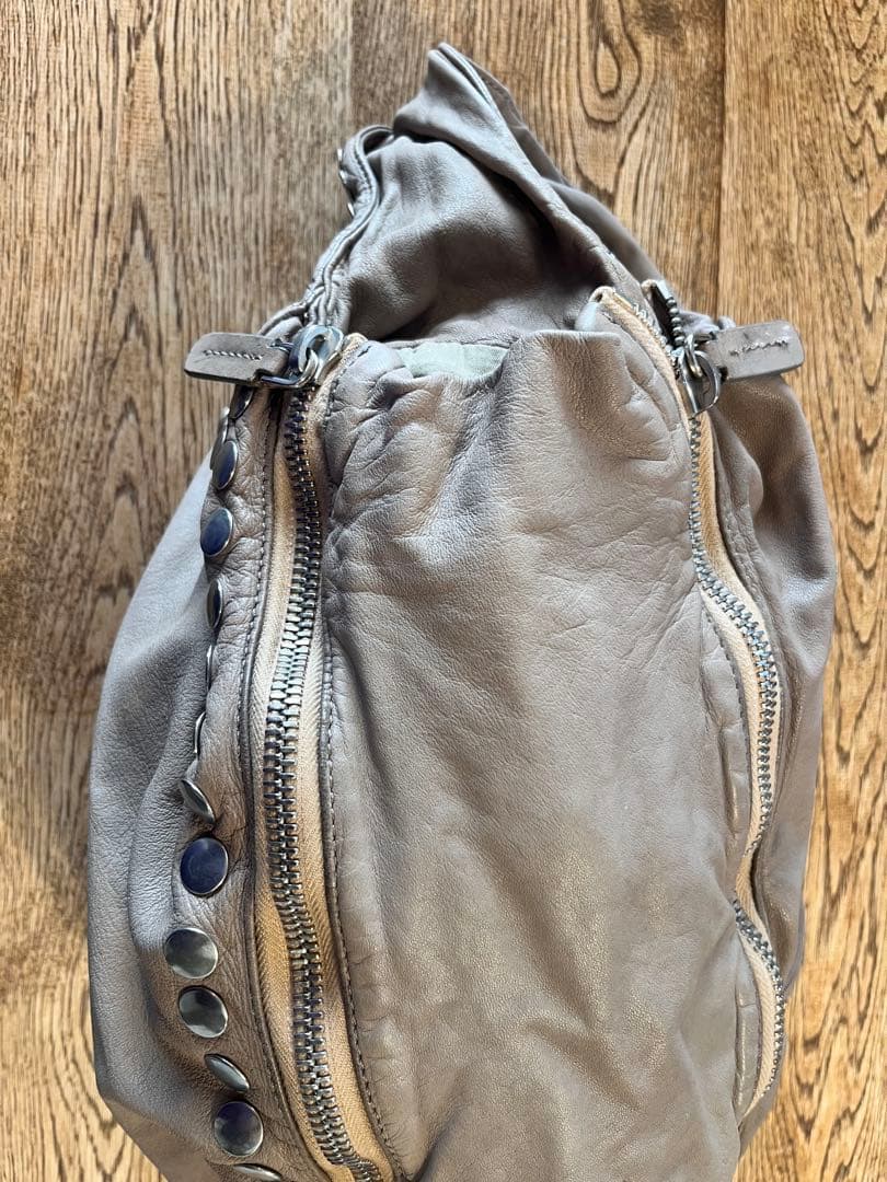 MARNI スタッズ付きグレーショルダーバッグ