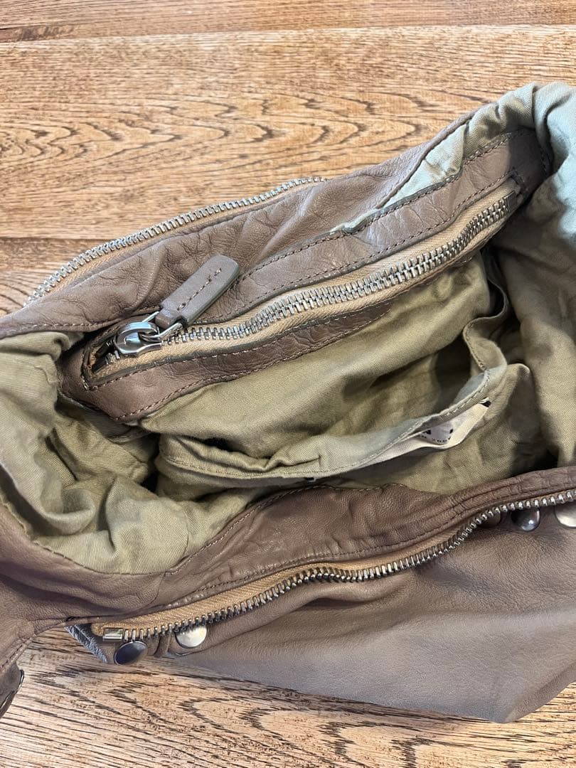 MARNI スタッズ付きグレーショルダーバッグ