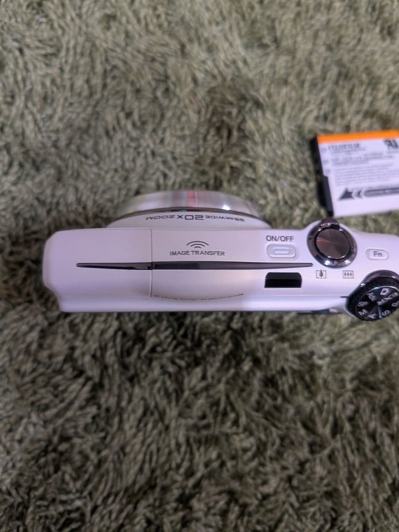 FinePix　F800EXR ホワイト　ジャンク