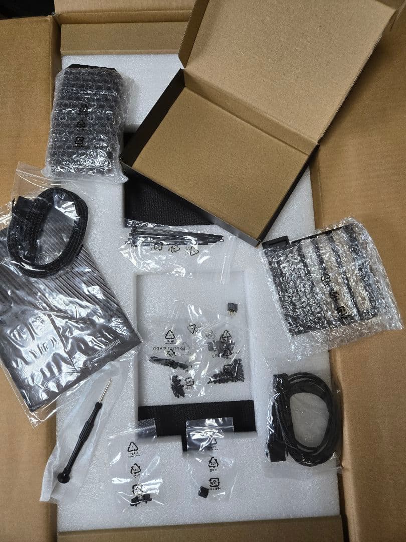 ASUS ROG Hyperion ケース 新品未使用 箱・レシート付き