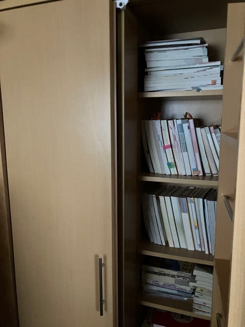 ナチュラル本棚 2扉 収納力抜群