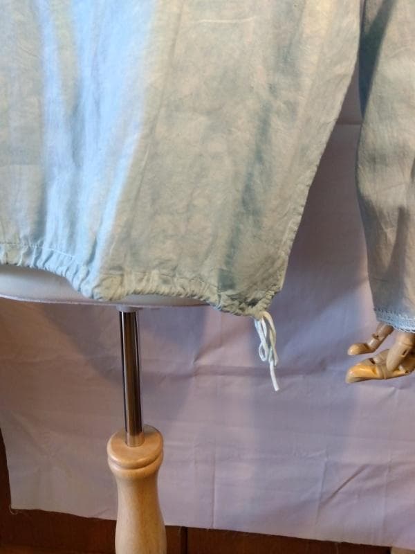 お*ン様 【新品】45R　ブラウス　サイズL　胸元・背中は刺繍　襟・袖はレースブ