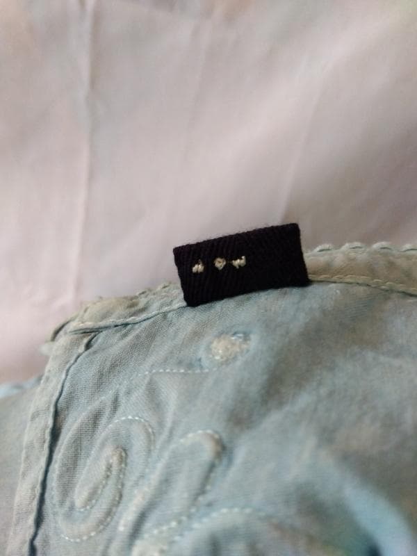 お*ン様 【新品】45R　ブラウス　サイズL　胸元・背中は刺繍　襟・袖はレースブ