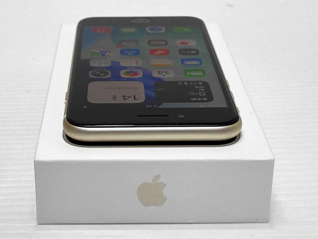 バッテリ100％ 充電サイクル12 iPhone SE3 64GB スターライト