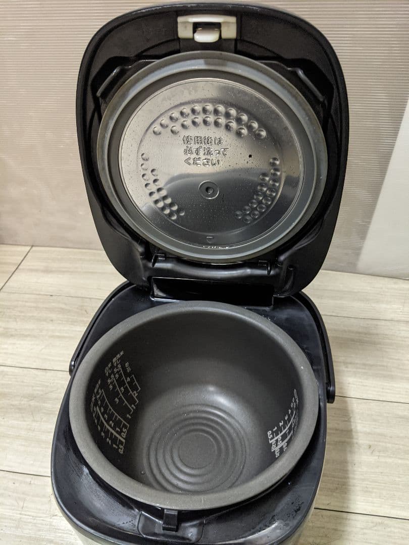 東芝　真空IH炊飯器 5.5合炊き　RC-10VRT 2022年製