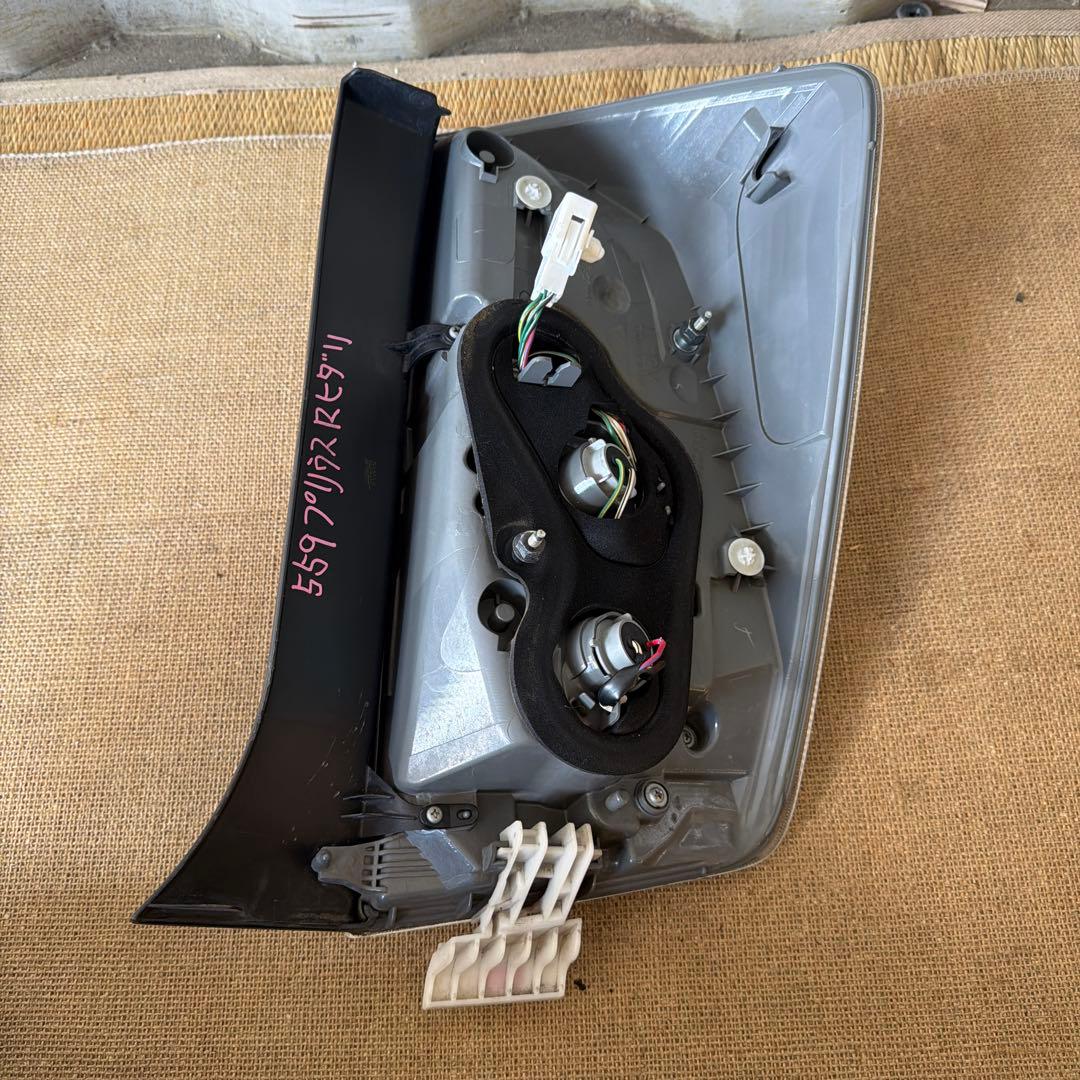 プリウス 30系LED 左テールランプ