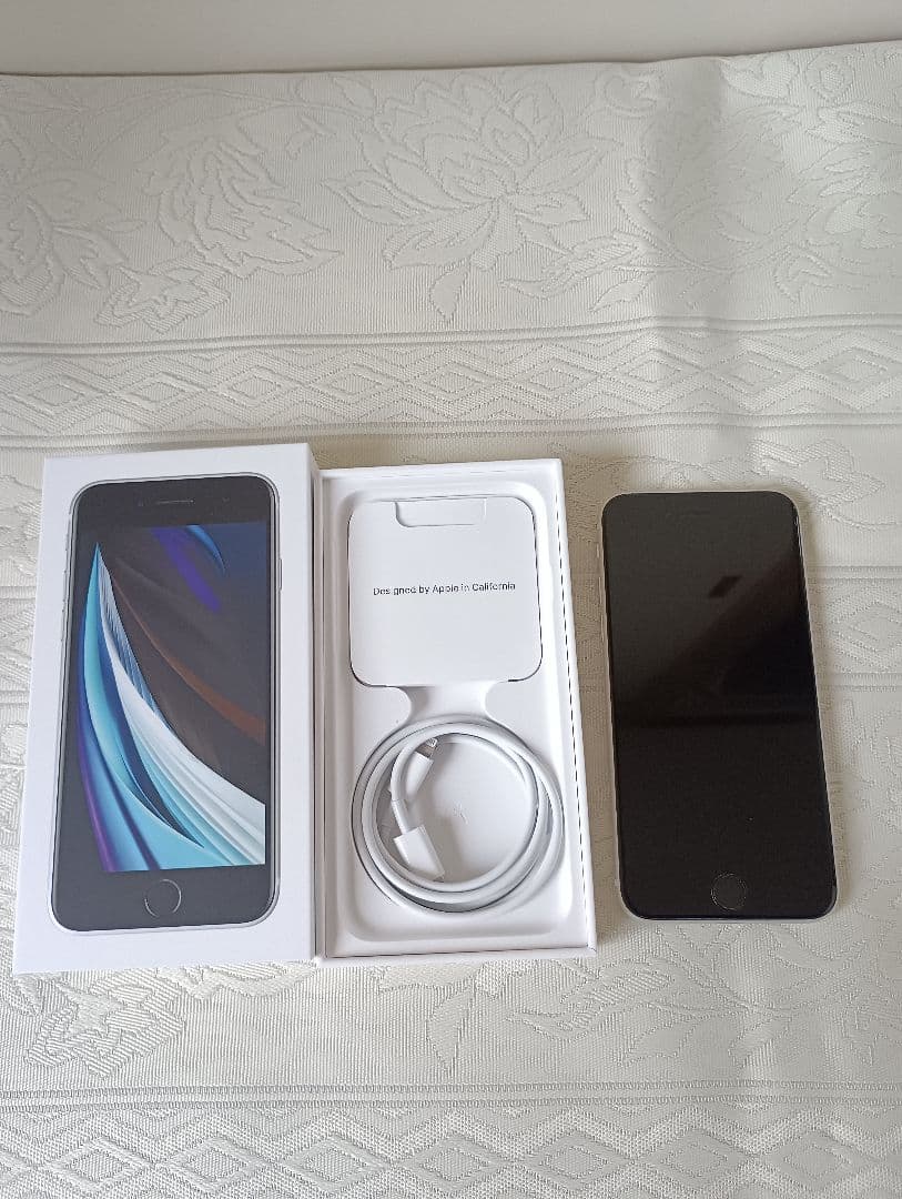 Apple iPhone SE (第2世代) ホワイト64g