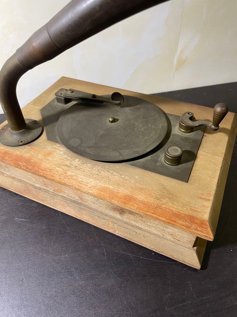クラシック木製蓄音機