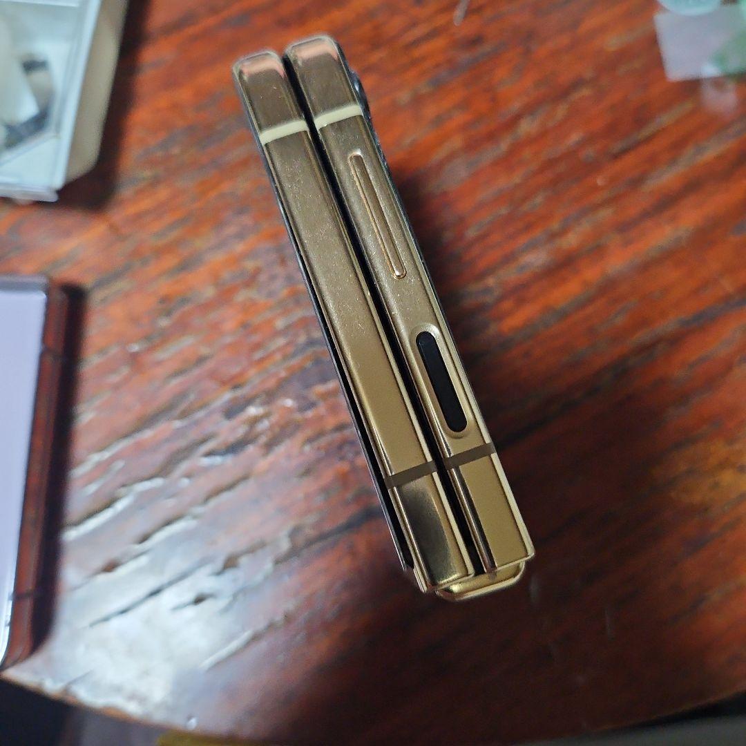ui8! Galaxy Z Flip5　ジャンク