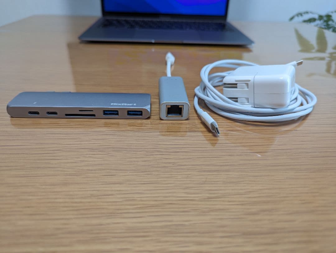 MacBook Air スペースグレイ 4コア 256GB SSD＋付属品5点