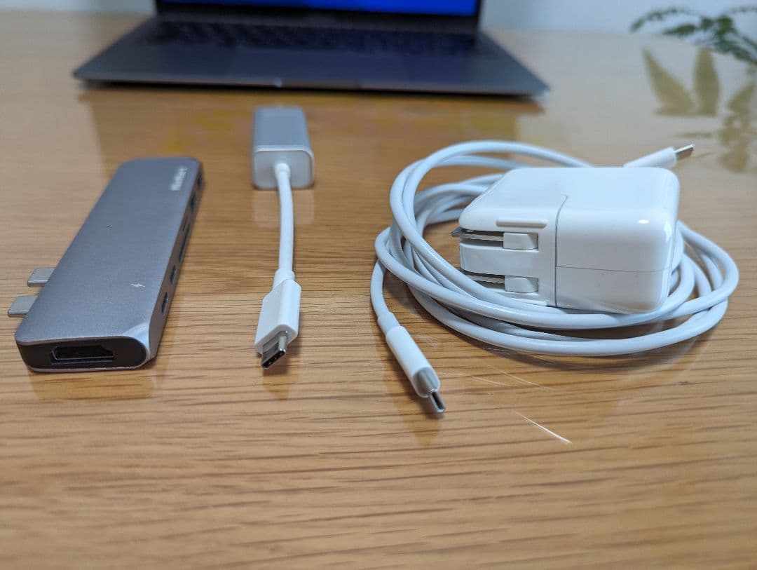 MacBook Air スペースグレイ 4コア 256GB SSD＋付属品5点