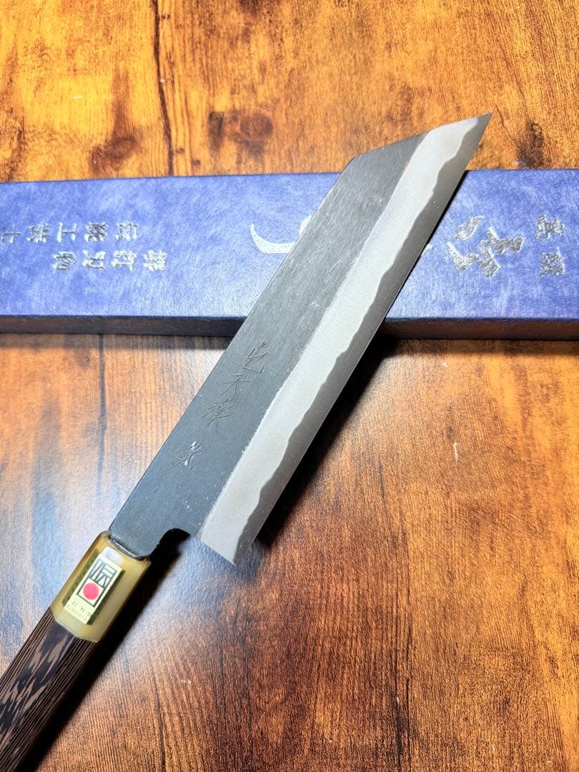 森本光一作　和牛刀 切付 黒打 包丁　7寸　白ニ鋼　ウェンジ白水牛八角柄