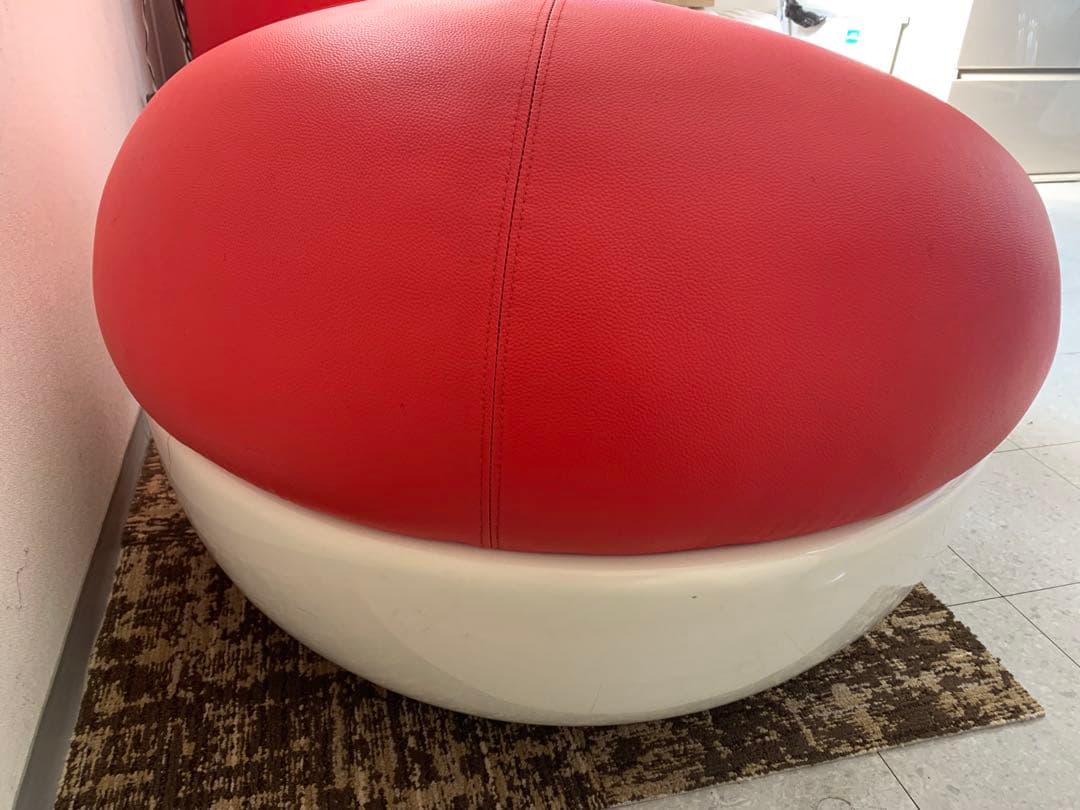 赤白丸型ソファ　エーロ・アールニオ　ボールチェア