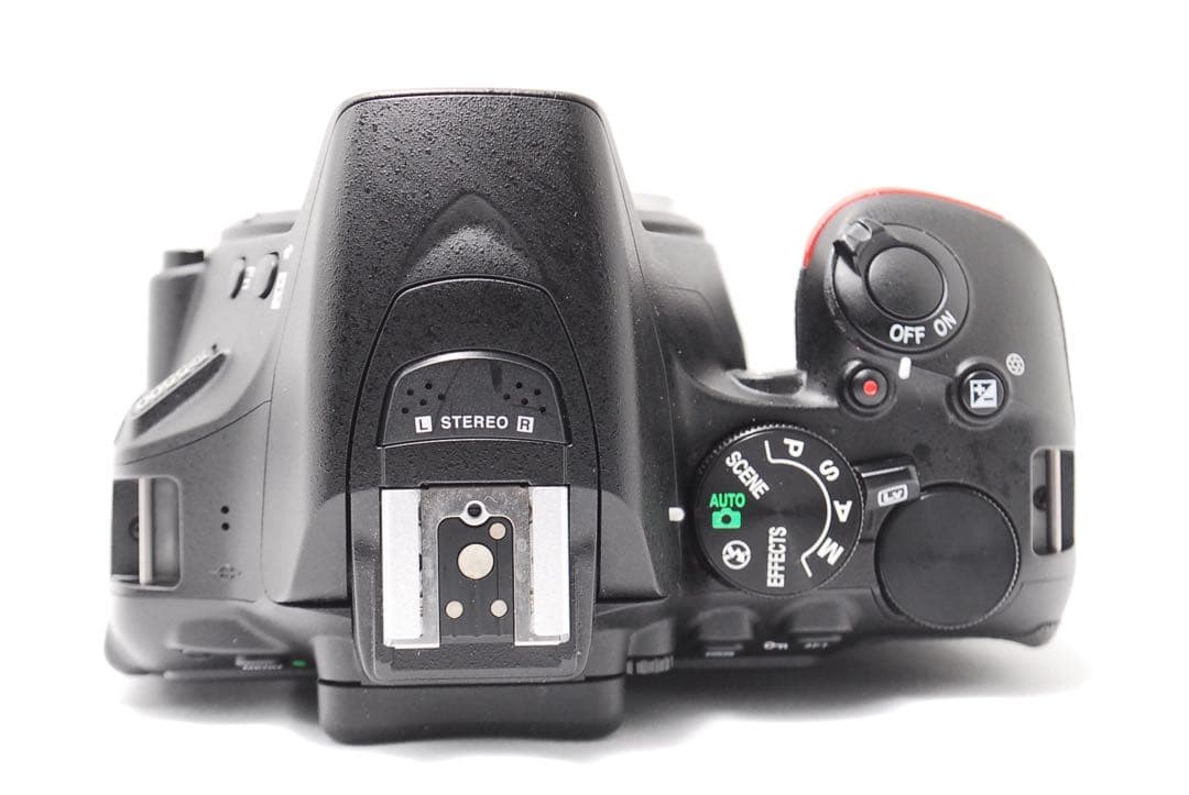 【使用回数僅少】美品 Nikon D5500 手ぶれ補正レンズ付き WiFi搭載