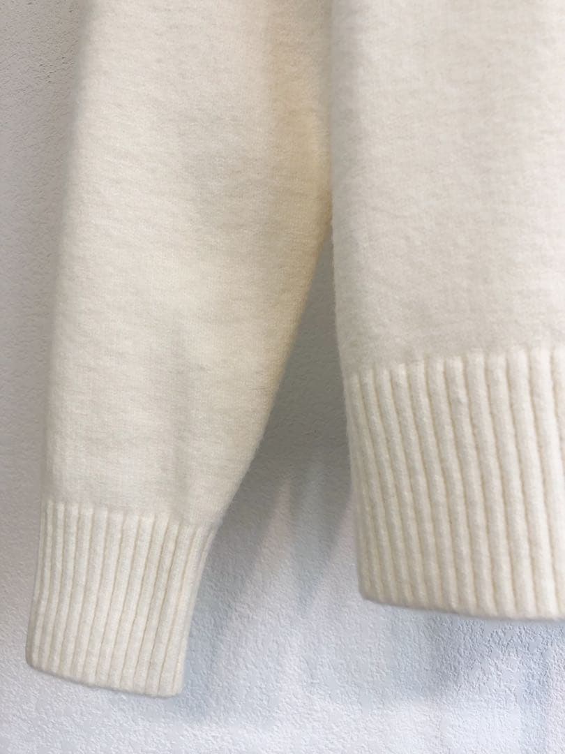 Ami Paris アイボリー タートルネックセーター ハート装飾 新品、未使用